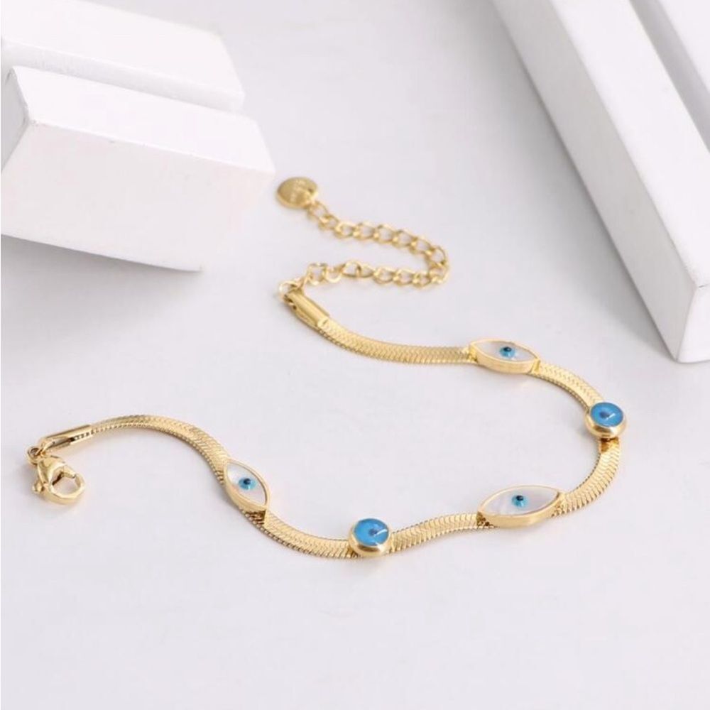 Gold  Evil Eye Bracelet Q426